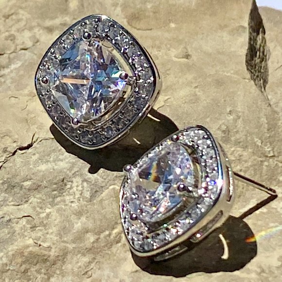 1.6 cm Cubic Zirconia Stud Earrings - Picture 5 of 10